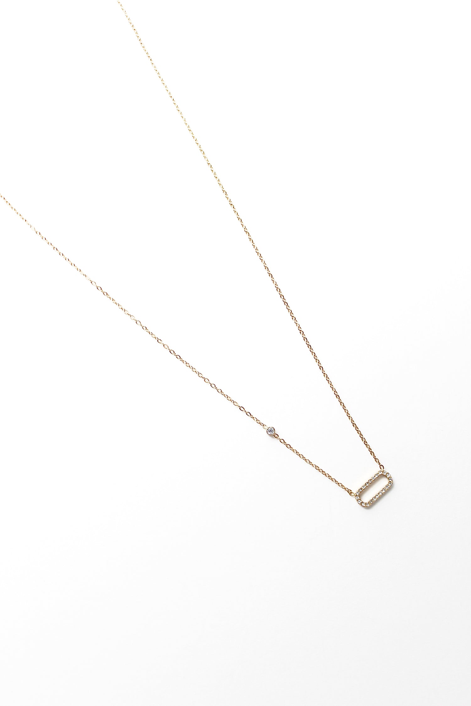 COLLIER PAULA