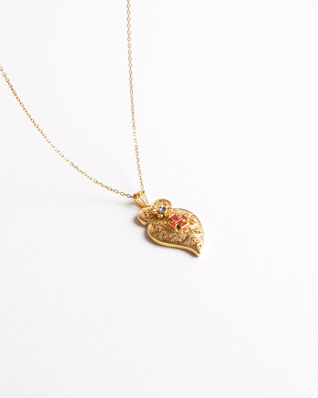 COLLIER JULIAE